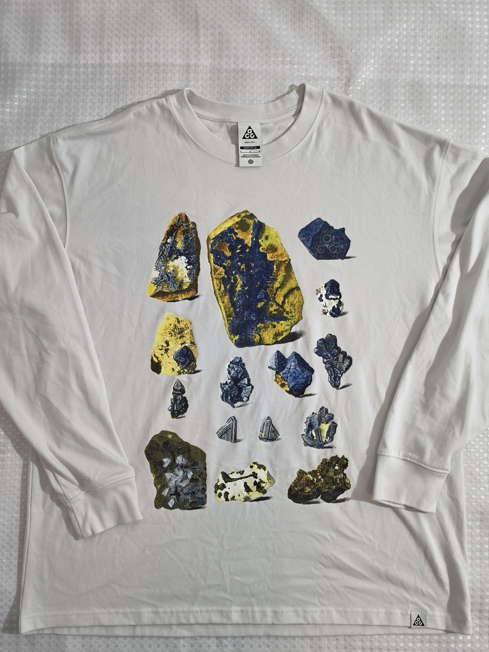Nike ACG "Minerals" Graphic Dri-FIT Long Sleeve T-Shirt - Summit White - Size L